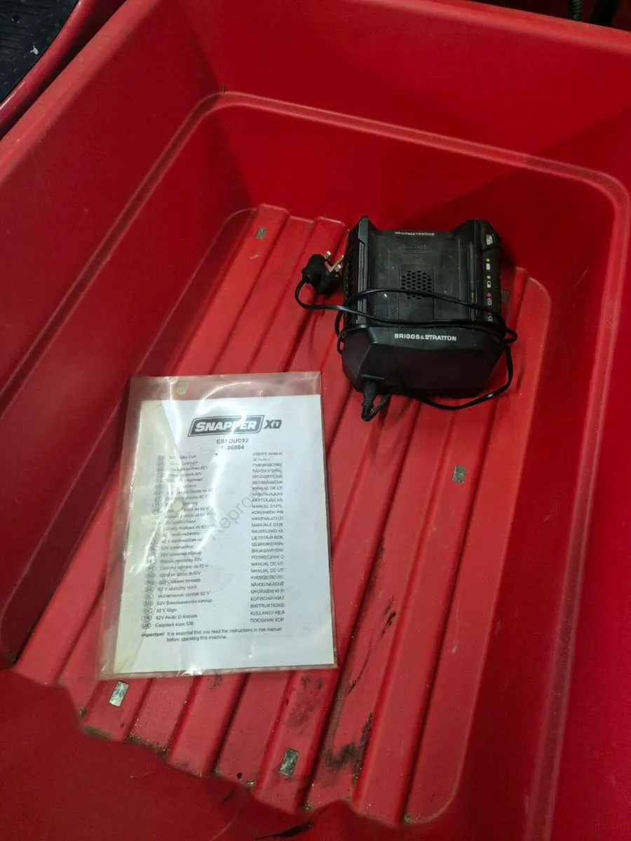 Snapper ESXDUC82 Wheelbarrow - Image 4