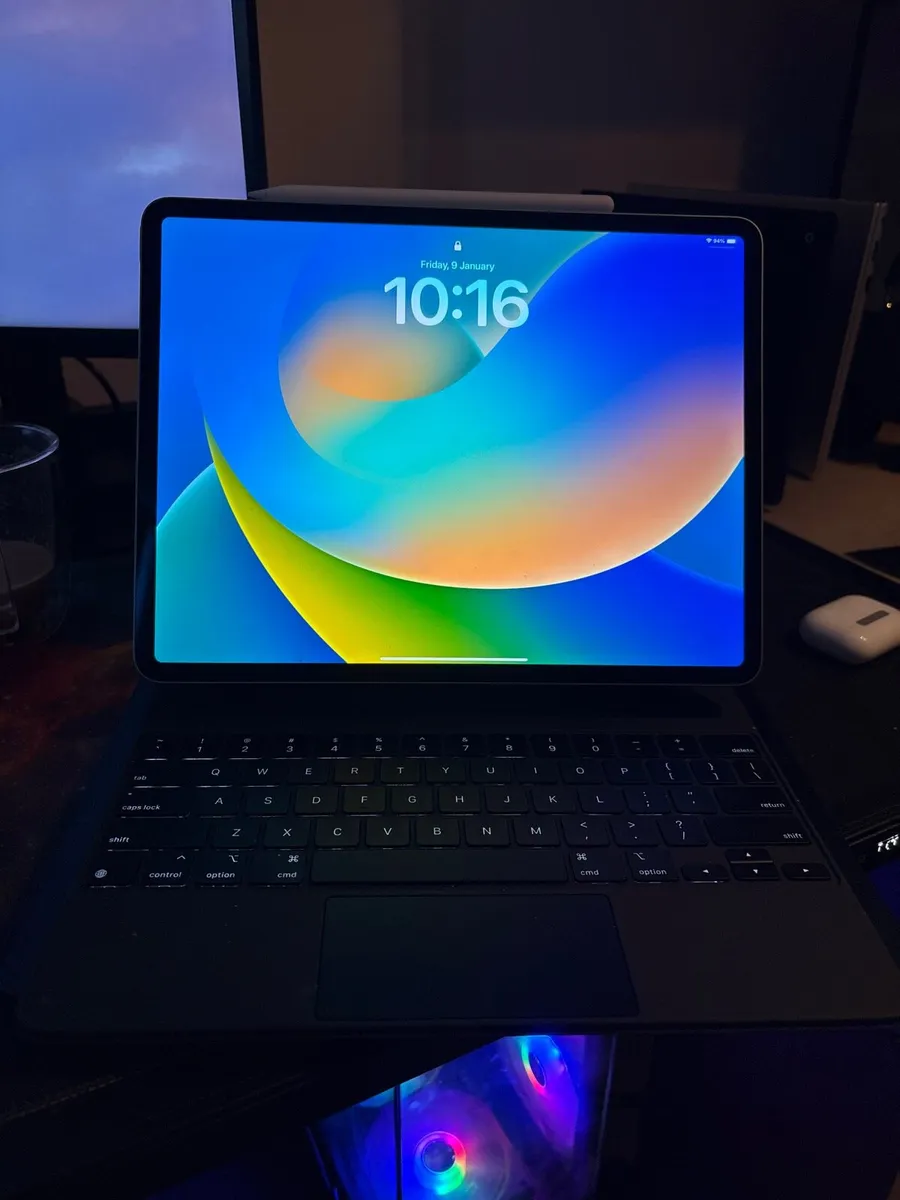 IPad Air 13 inch with Magic Keyboard & Pencil - Image 1