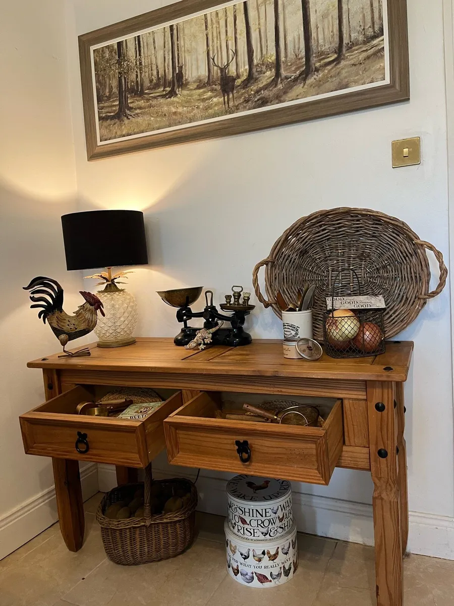 Console table - Image 1