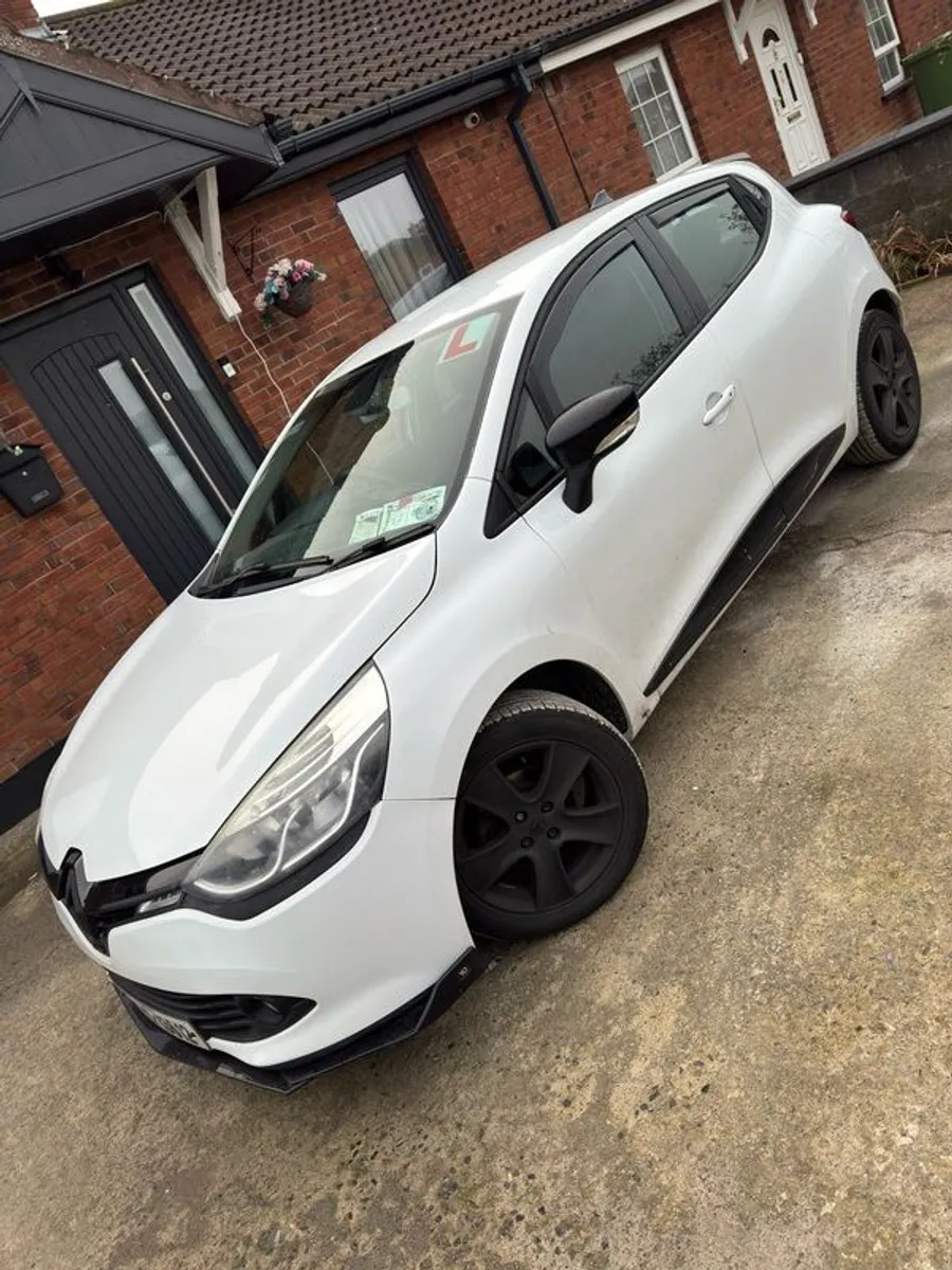 2014 Renault Clio - Image 1