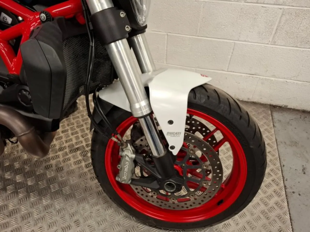 DUCATI Monster 821 2015 - Image 3