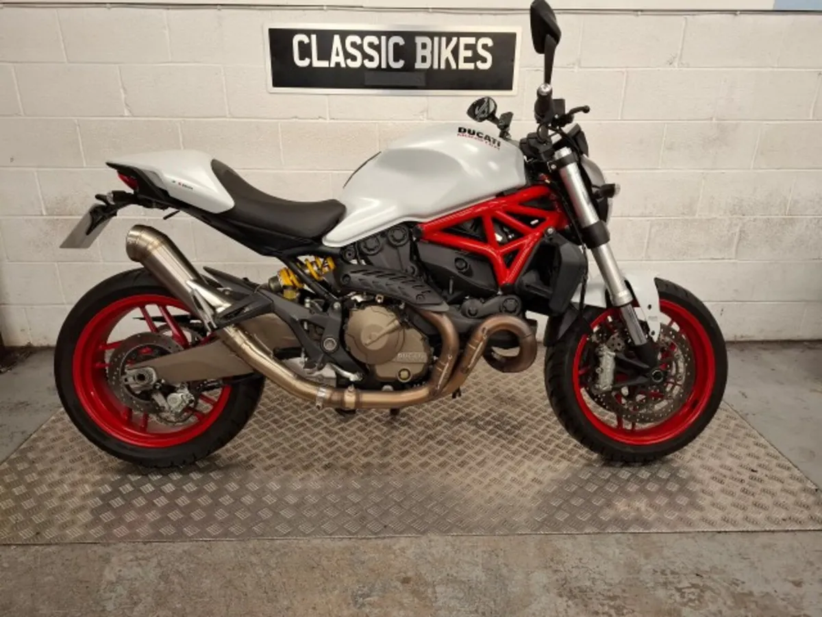 Ducati Monster 821 2015 - Image 1