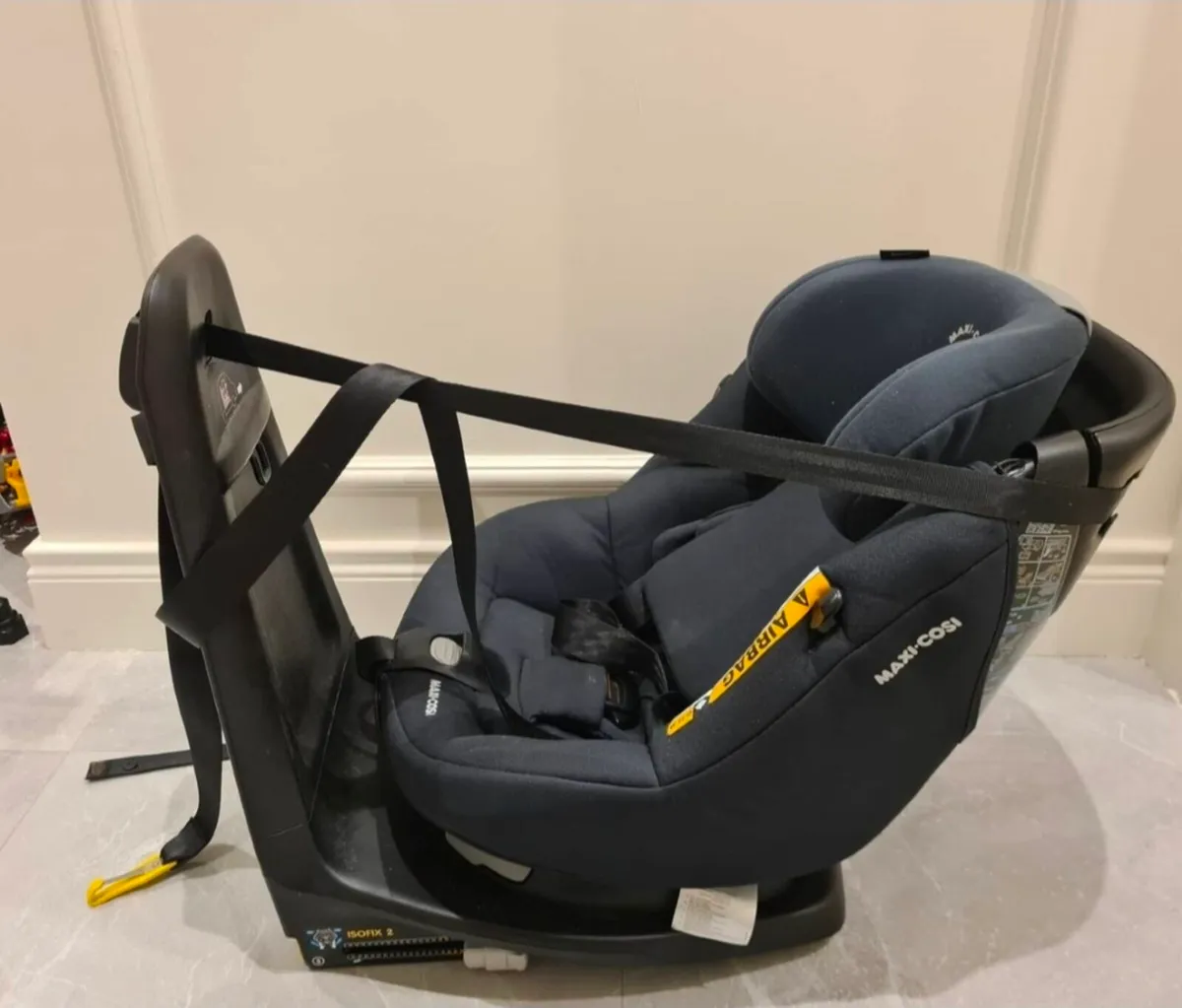 Child's car seat. - Image 2