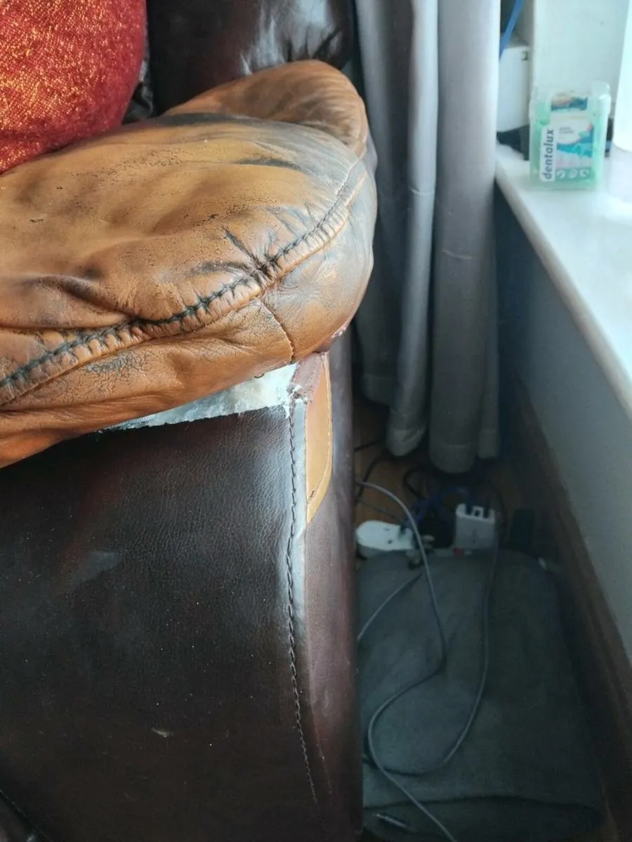 Leather reciling couch - Image 3