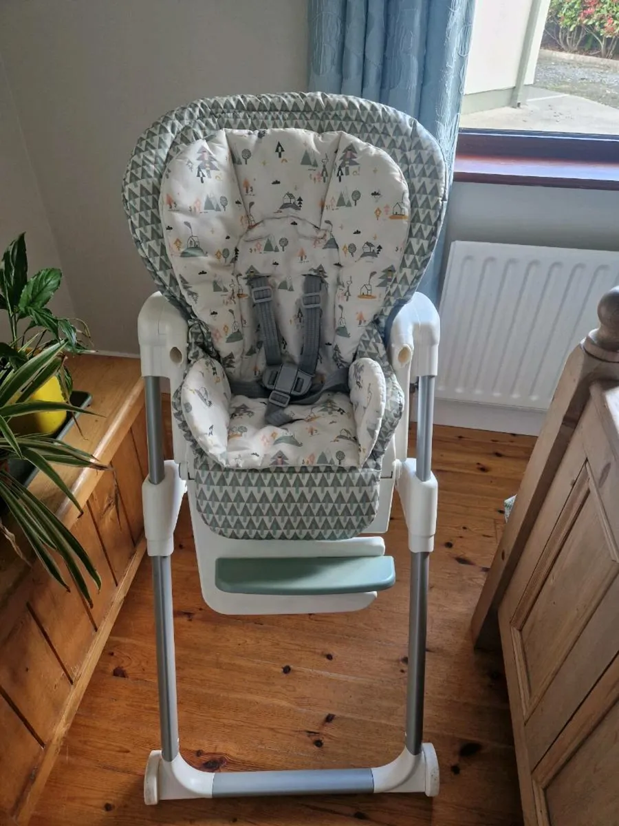 Child's high chair - Image 1