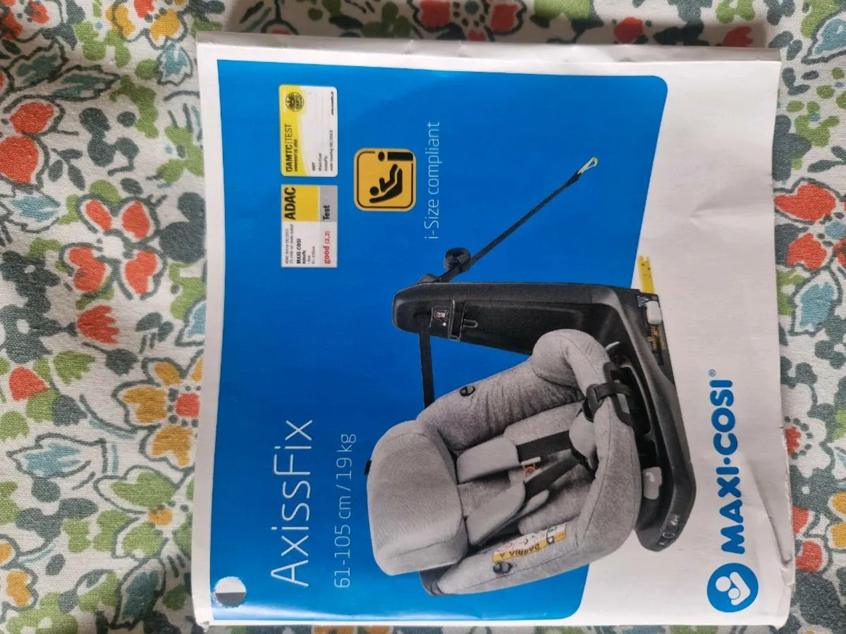 Child's car seat. - Image 4