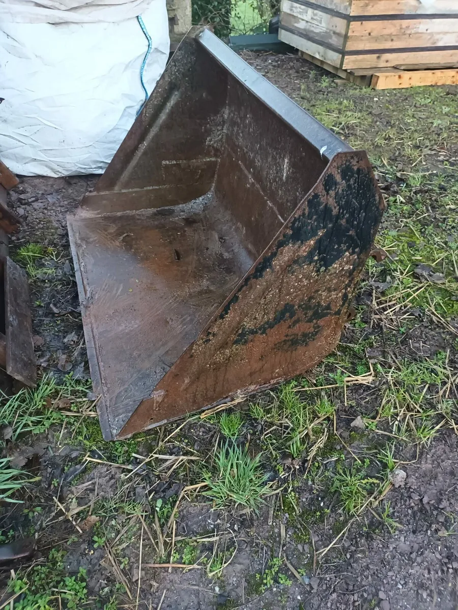 Quicke bucket 42 inches + Jcb pallet forks - Image 3