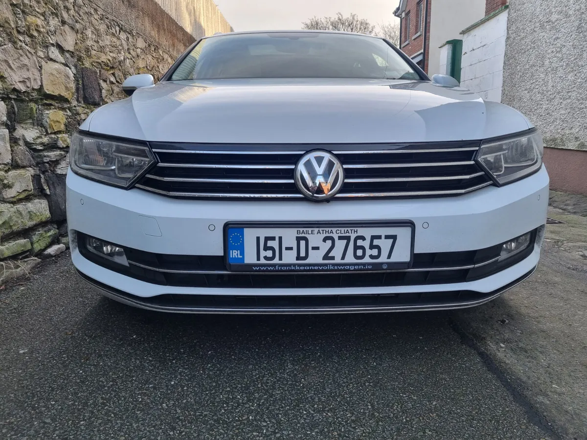 Volkswagen Passat 2015 - Image 2