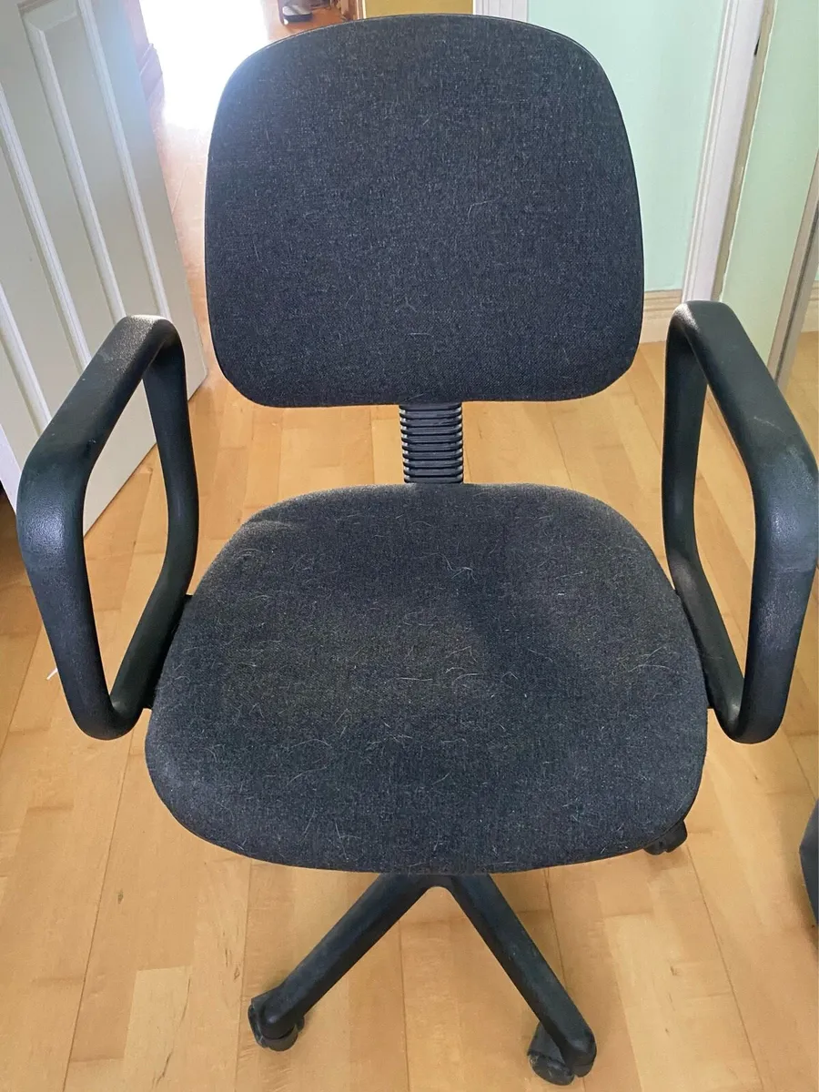 Office chair and desk - Image 3