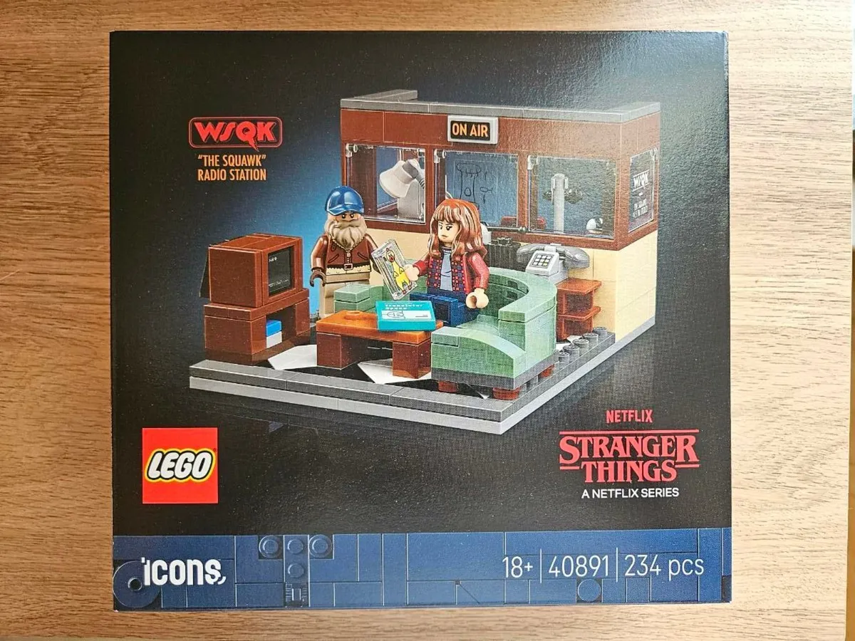 Lego stranger things 40891 squawk radio station