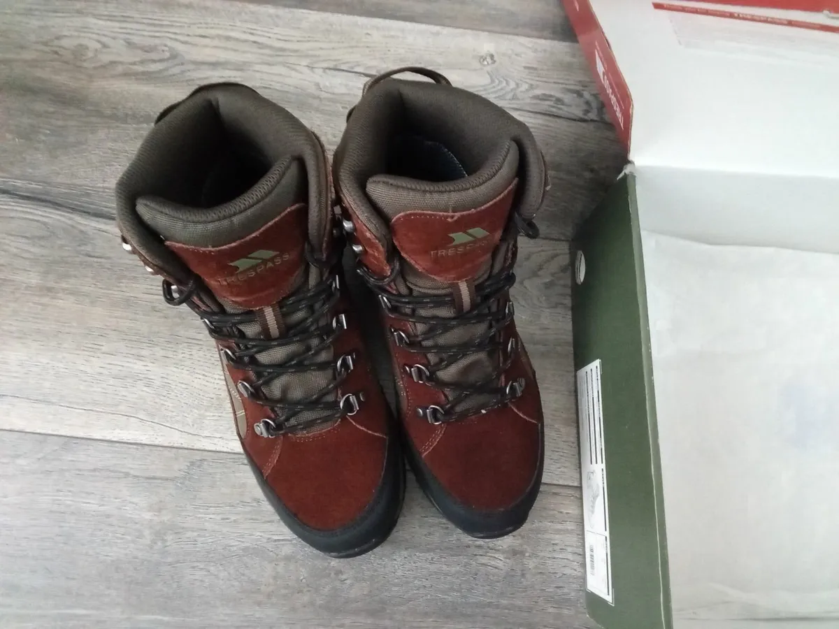 Trespass Brand Women's Waterproof Hiking Boots. - Image 3