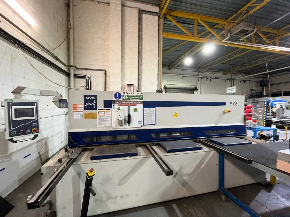 Guillotine for sale - Image 1