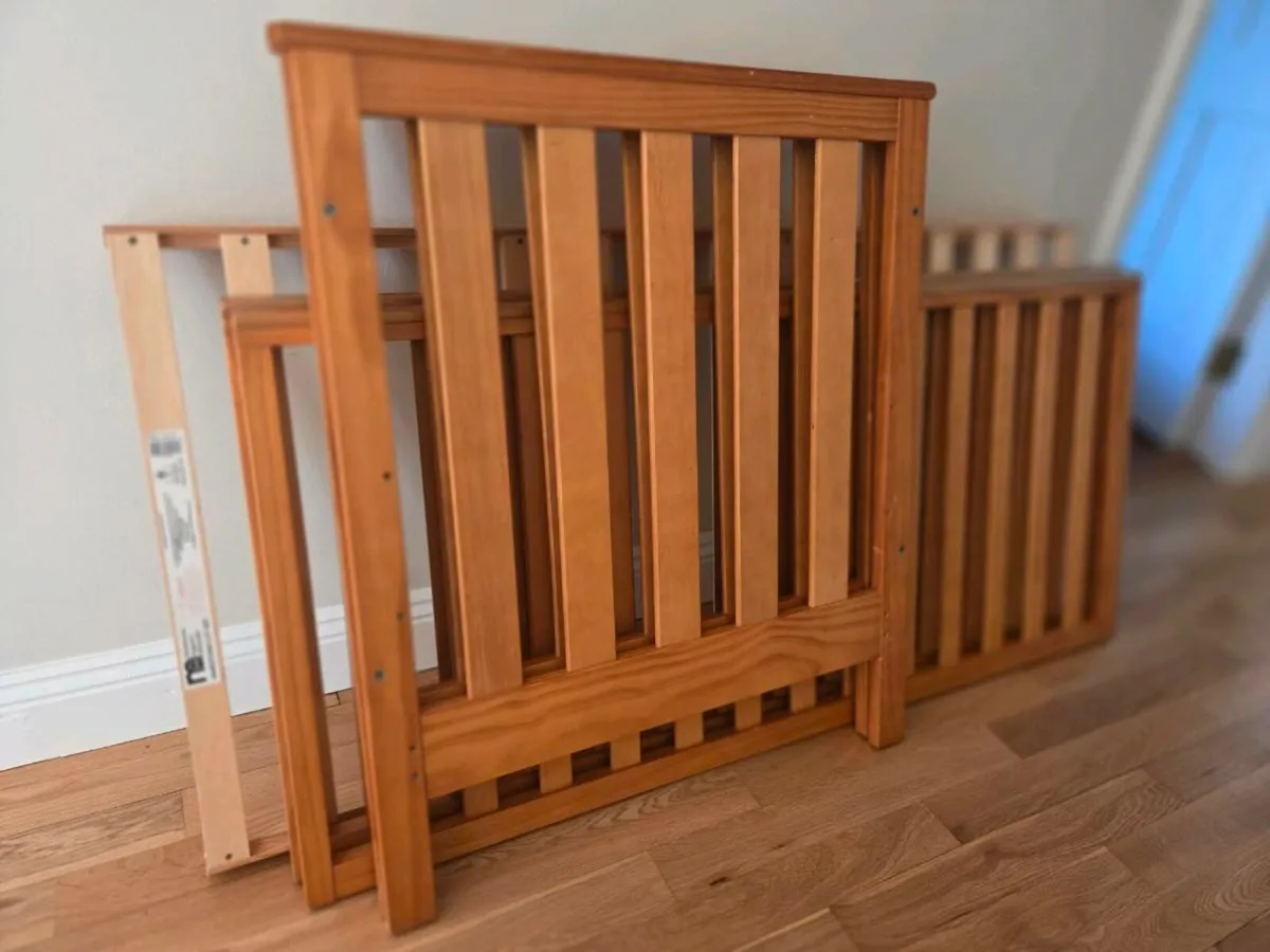 Baby's cot - Image 1