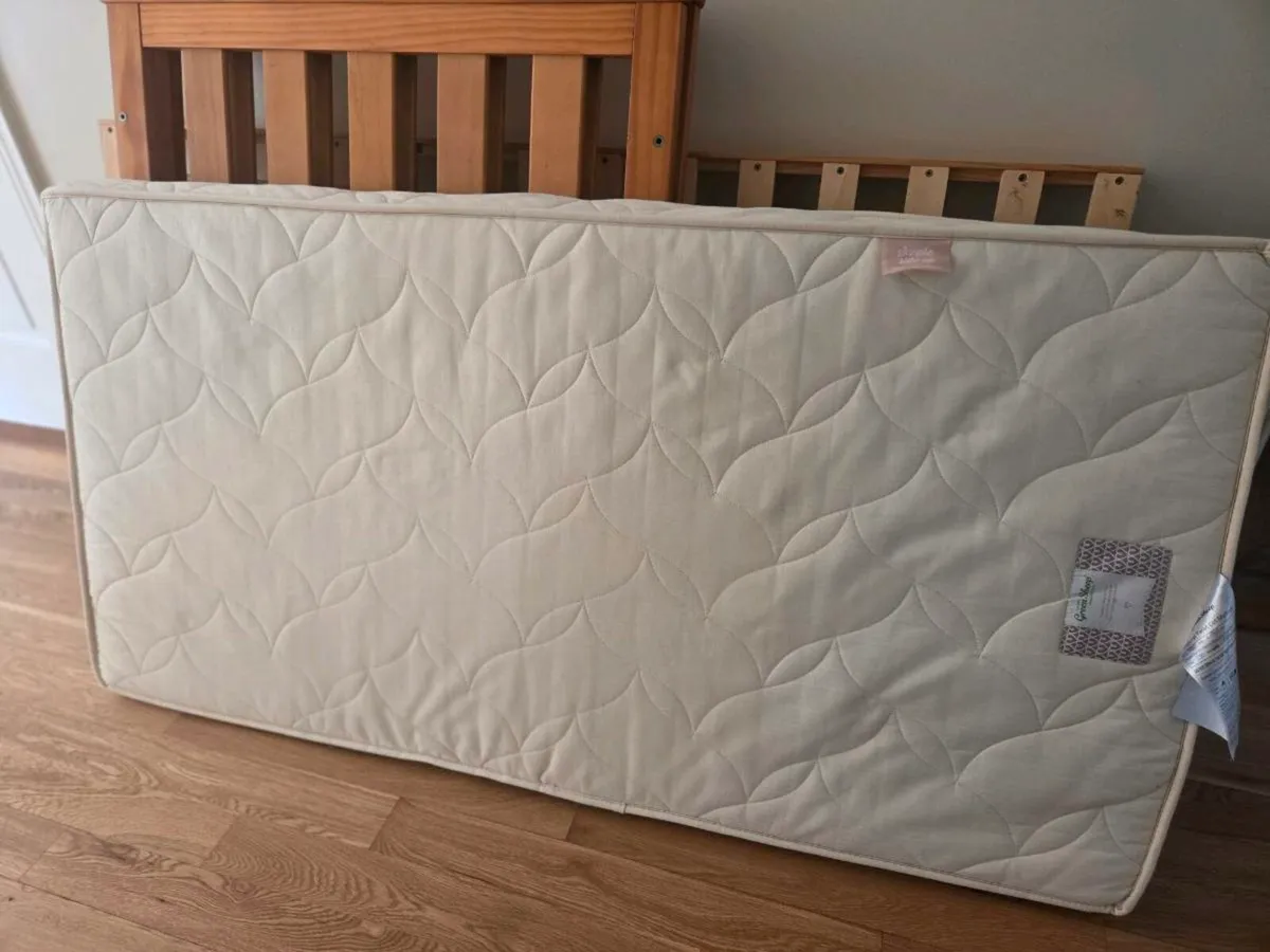 Baby's cot - Image 3