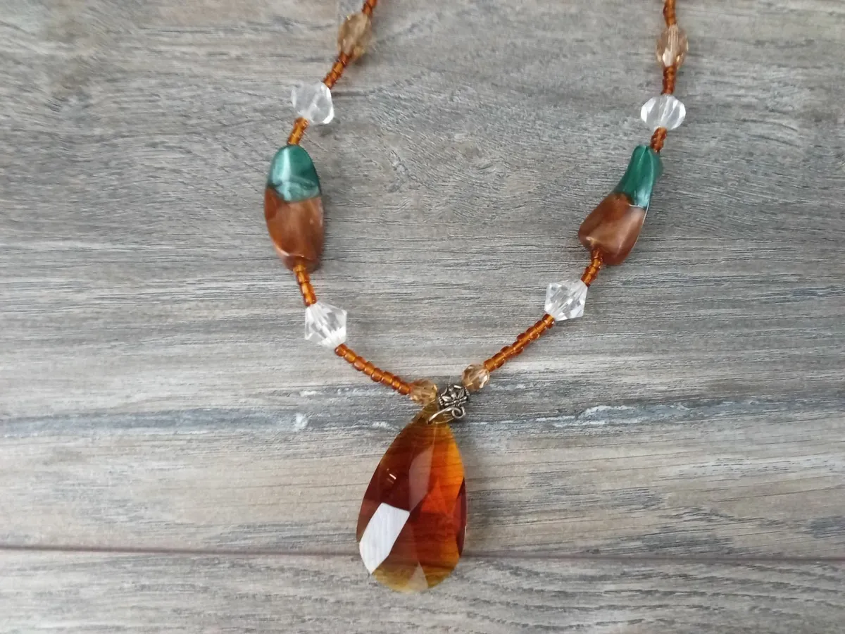 Glass Pendant Necklace. - Image 1