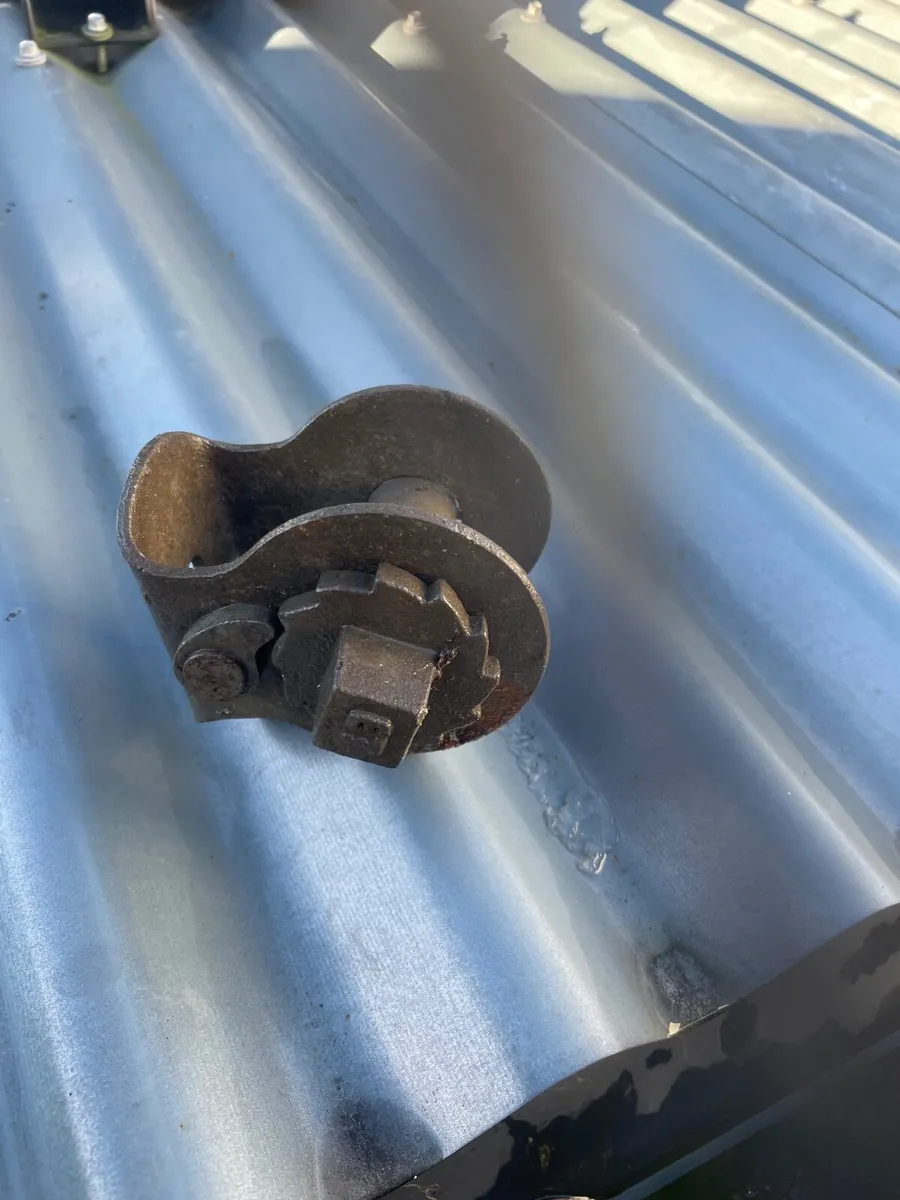 Galvanised fence tensioner , sheep fenceing joblot - Image 1