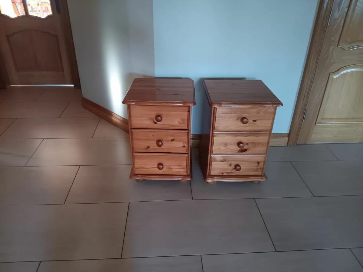 Lockers and sideboard - Image 3