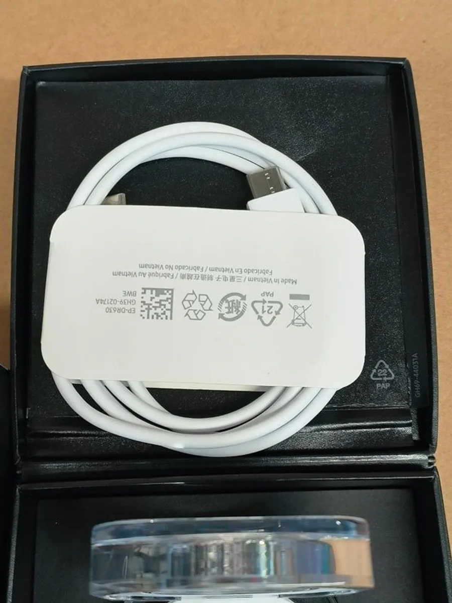 Genuine Samsung Galaxy Fitness Ring Charger Crystal Case Cradle Dock Different Sizes (New Open Box) - Image 3