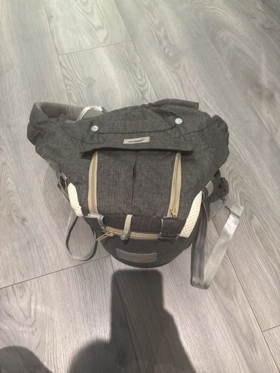 Baby carrier - Image 1