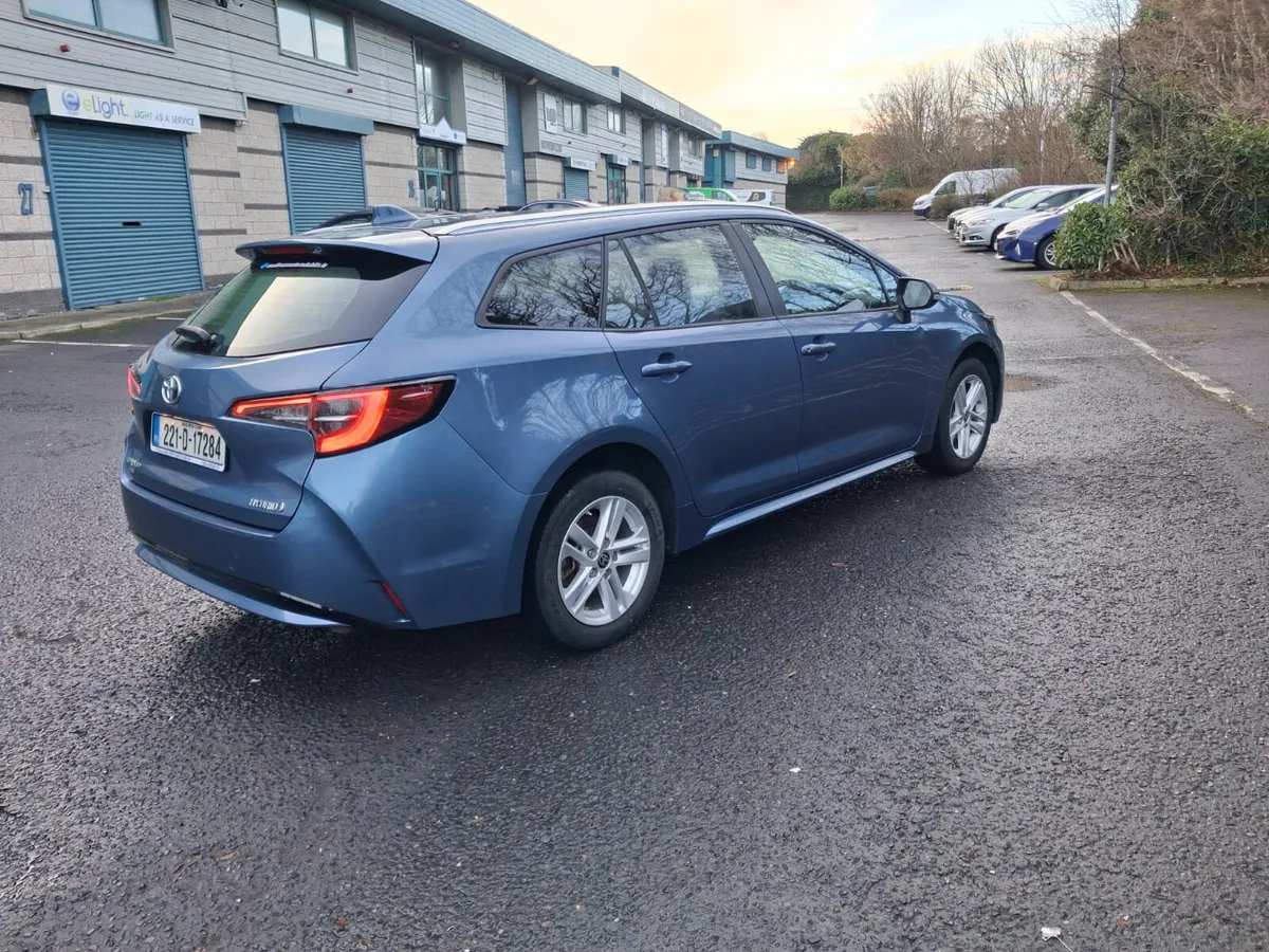 TOYOTA COROLLA LUNA / 2022 / 1.8 Petrol Hybrid - Image 4