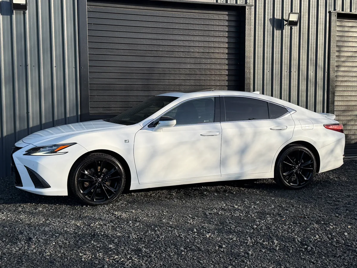 222 Lexus ES300 F-Sport - Image 3