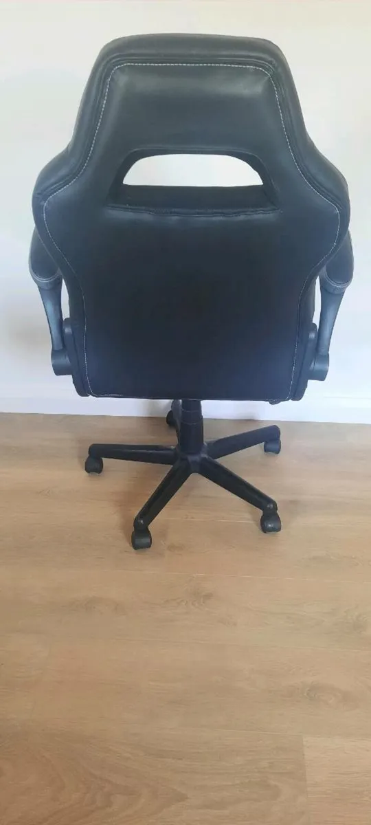 Gaming chair - Image 4