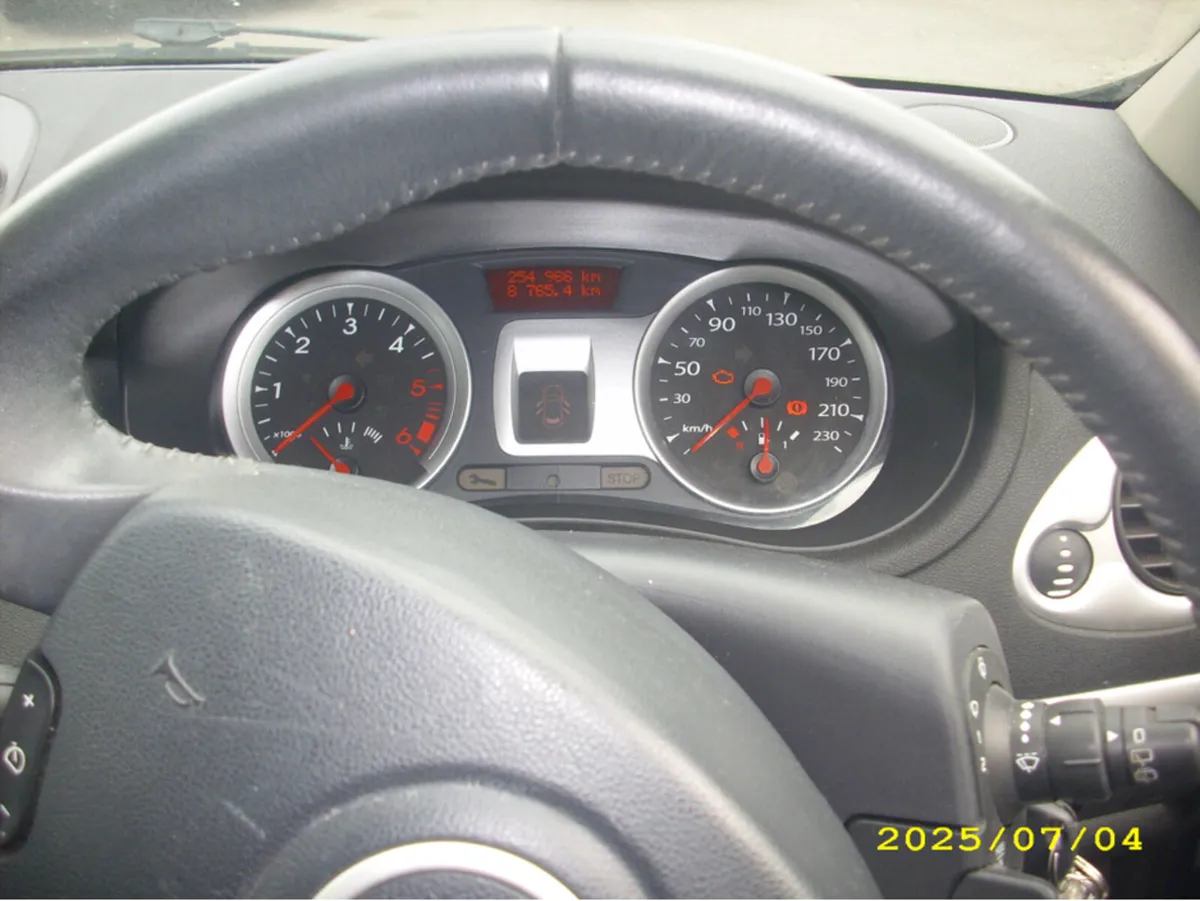 Renault Clio III 1.5 DCI 90 TOMTOM 4DR - Image 2