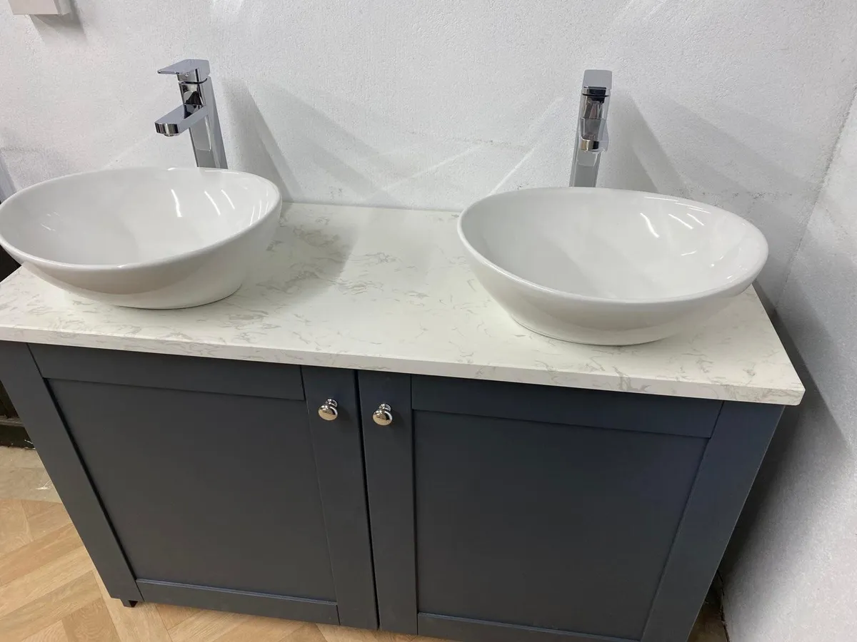 Bathroom vanity unit - Image 1