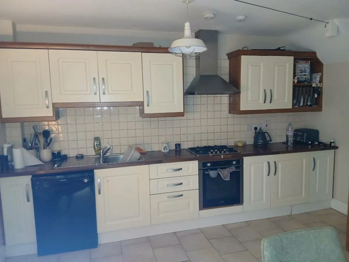 Kitchen units - Image 1