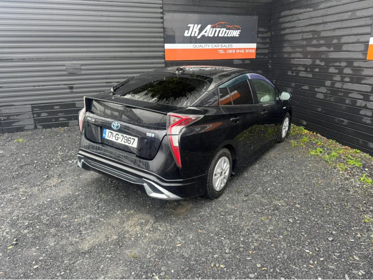 Toyota Prius 1.8 HYBRID 5DR - Image 4