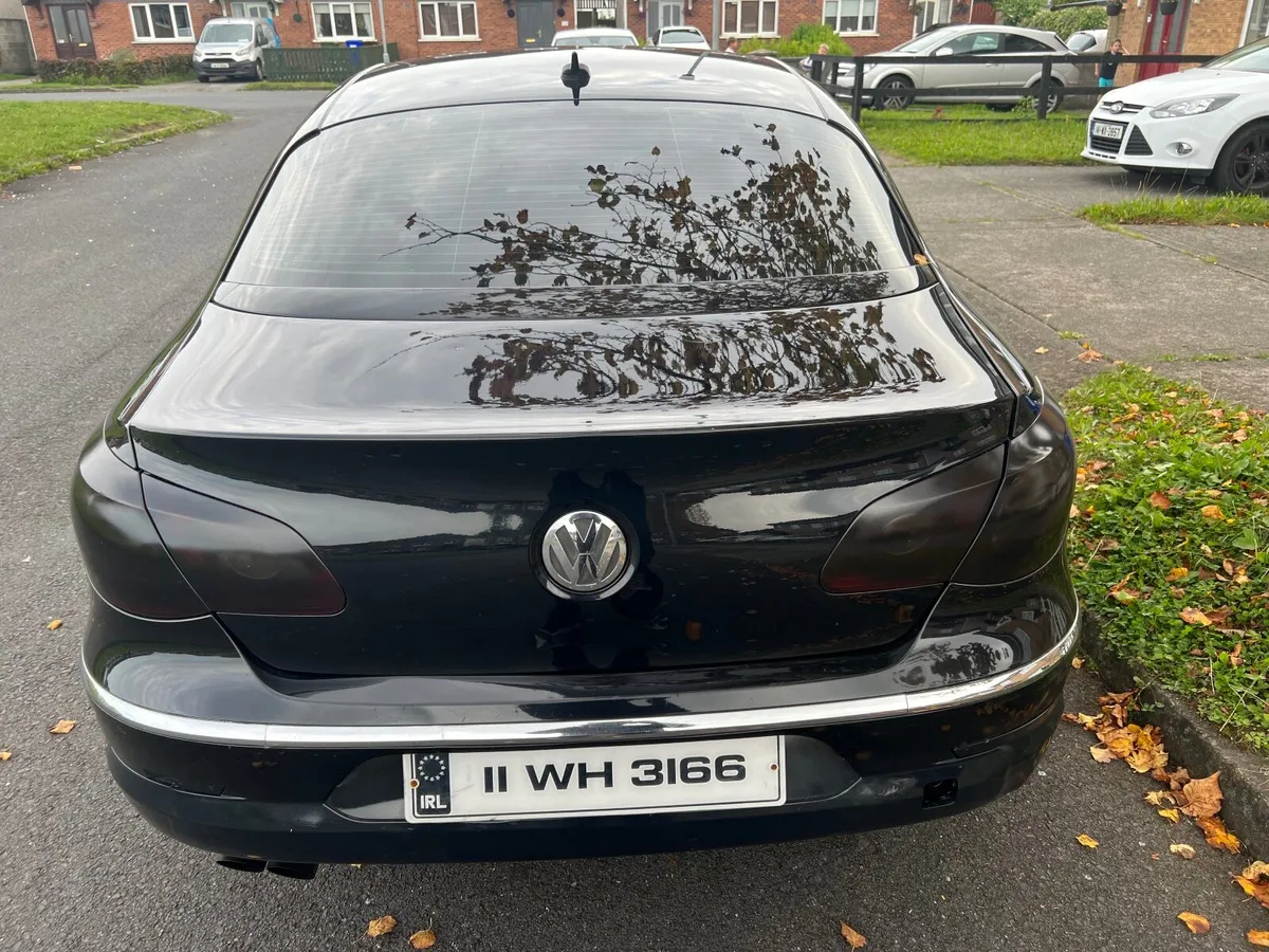 Volkswagen Passat 2011 - Image 2