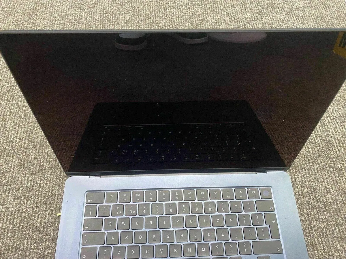 MacBook Air M2 15 Inch A2941 Boxed - Image 1
