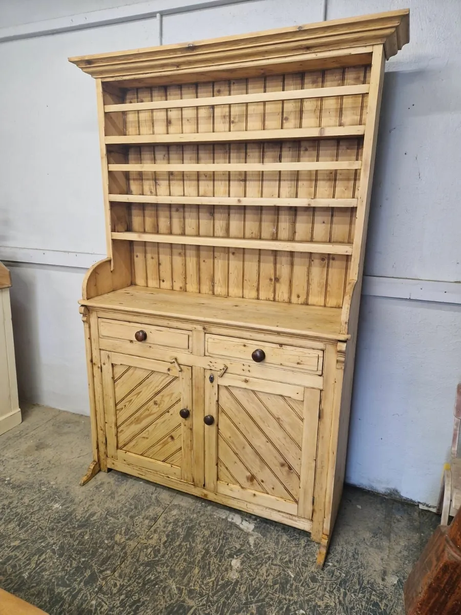 Mid 19th century irish pine kitchen dresser - Image 1