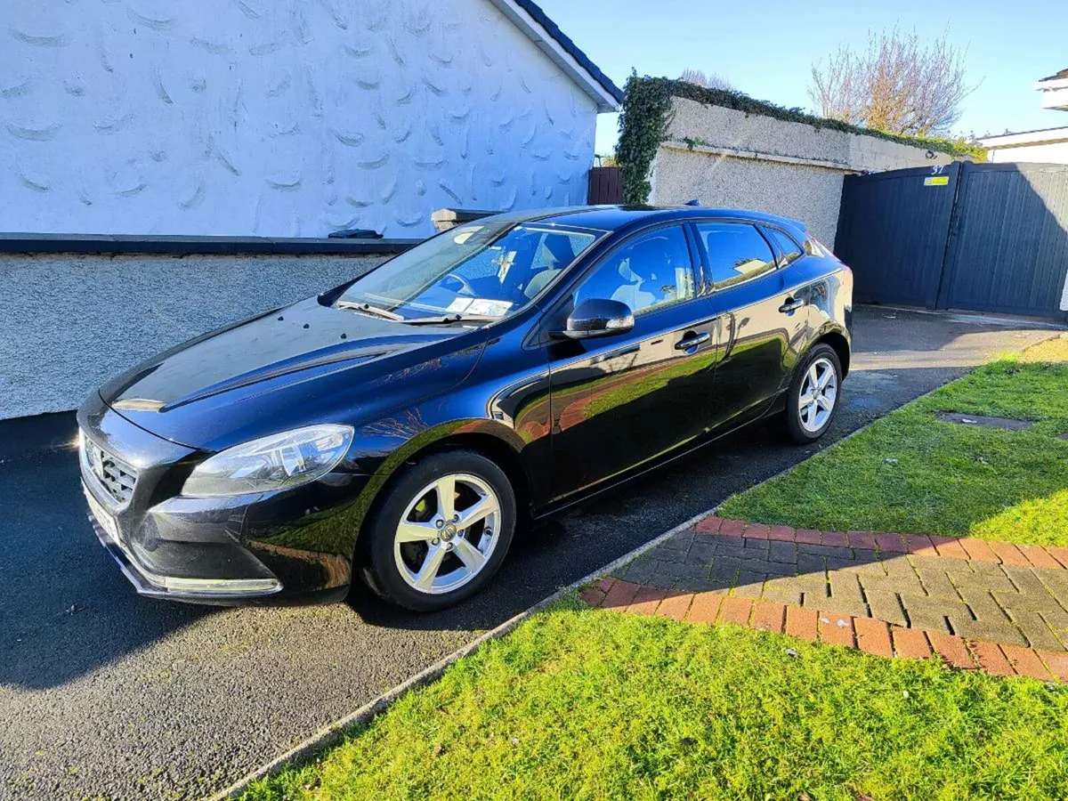 Volvo v40 - Image 1