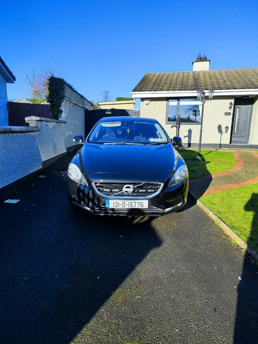 Volvo v40 - Image 2