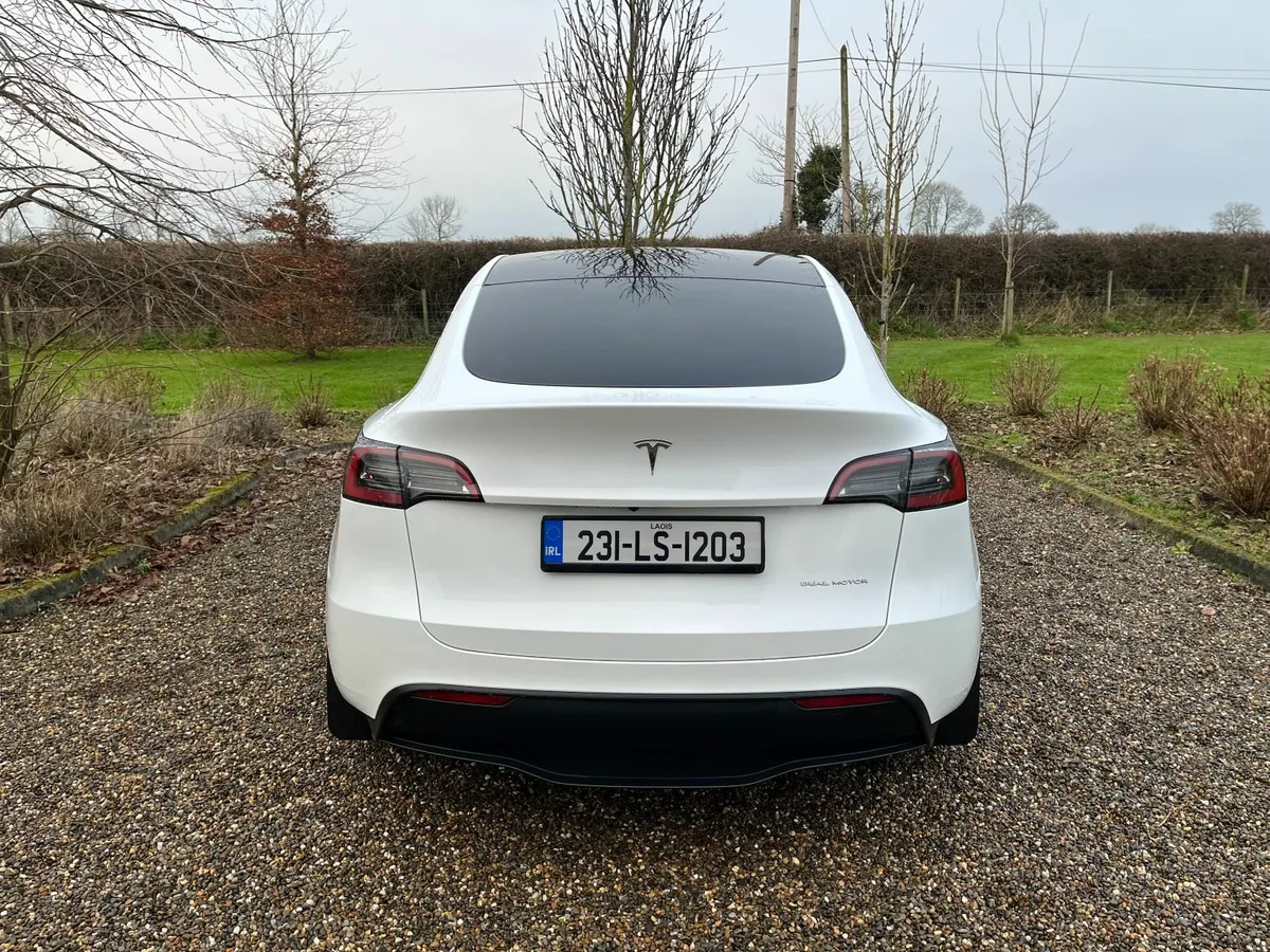 Tesla Model Y 2023 Dual Motor - Image 2