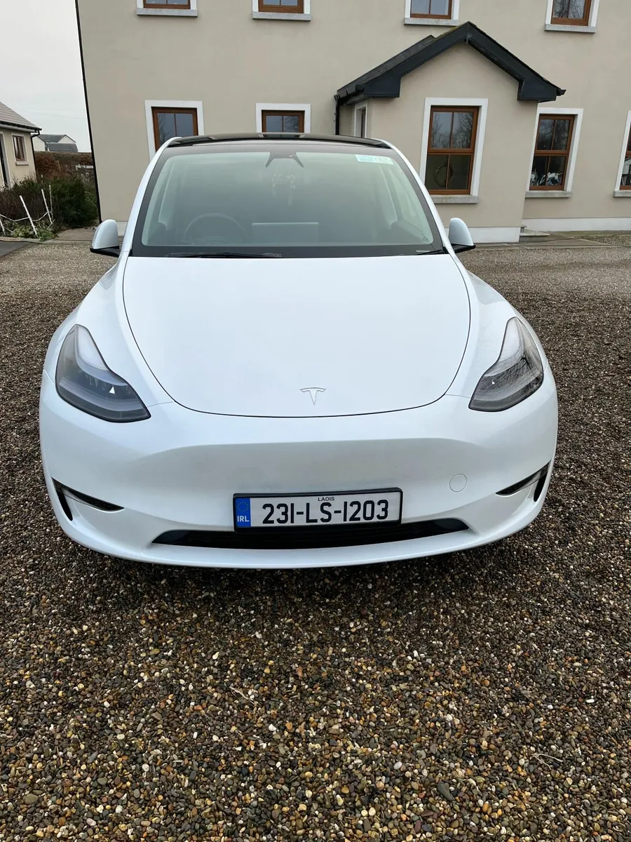 Tesla Model Y 2023 Dual Motor - Image 4