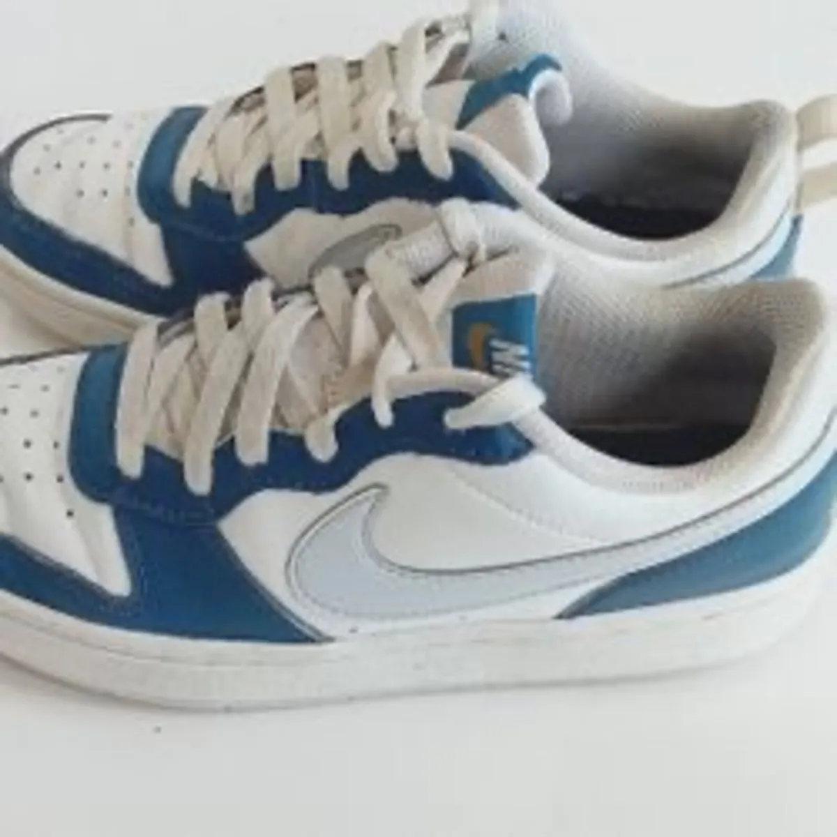 Boys NIKE size4 - Image 2