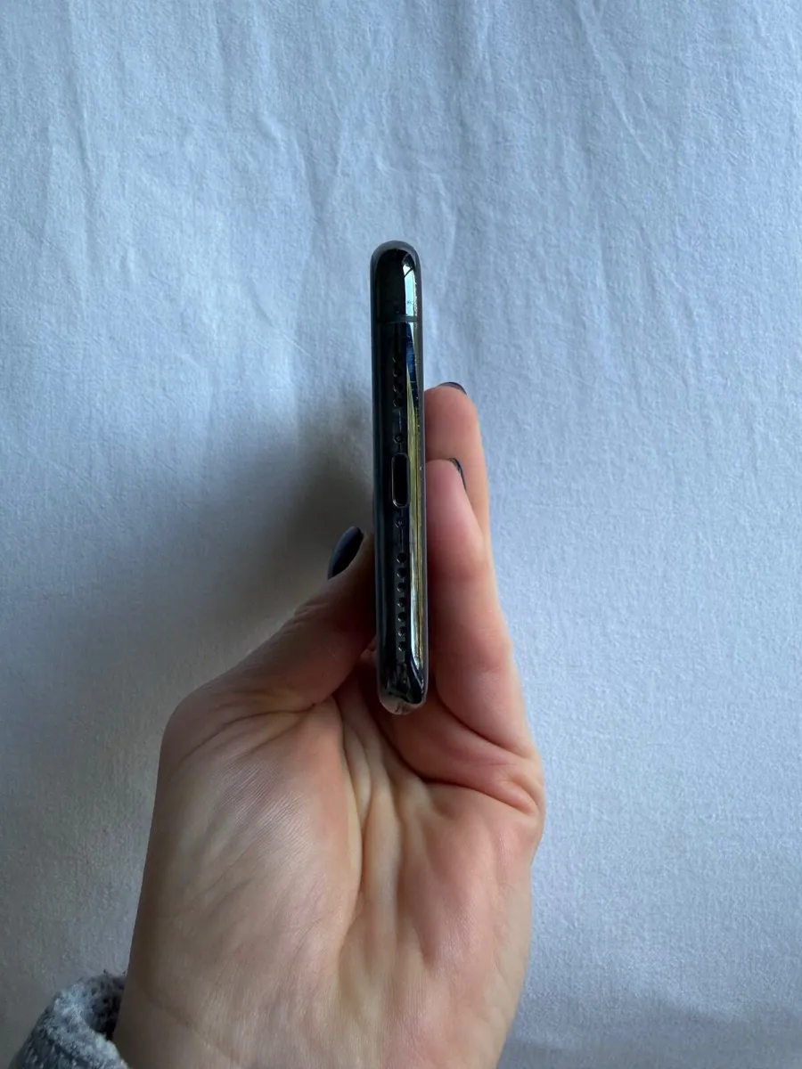iPhone 11 Pro Max - Image 2