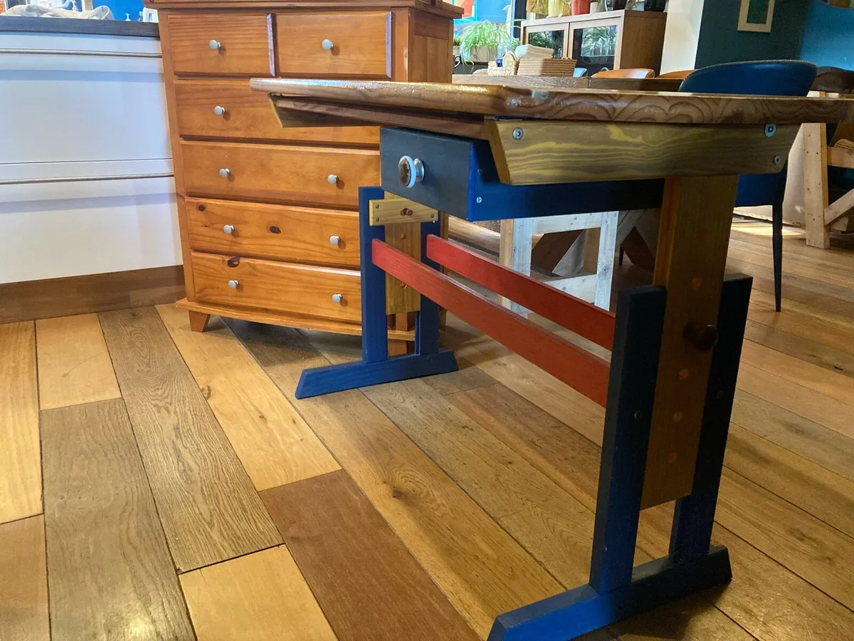 Chest of drawers + table €80 - Image 2