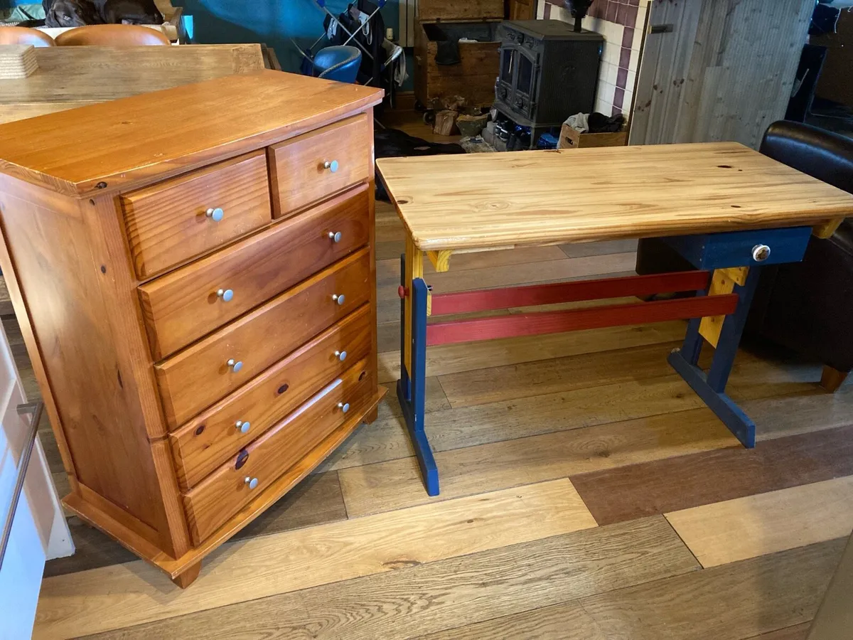 Chest of drawers + table €80 - Image 3