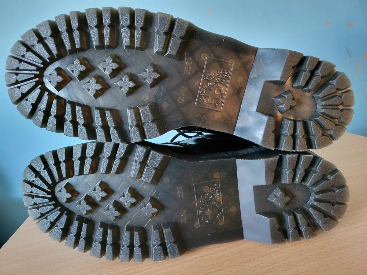 Dr Martens 8053 quad shoes. - Image 3