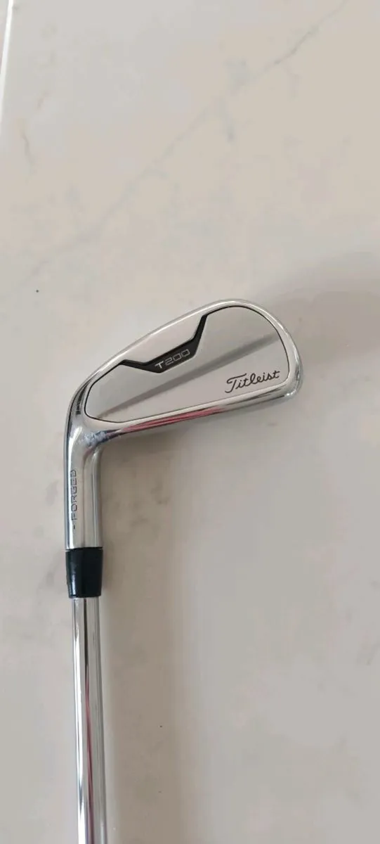 Titleist T200 left handed irons 5-GW (7 irons) - Image 1