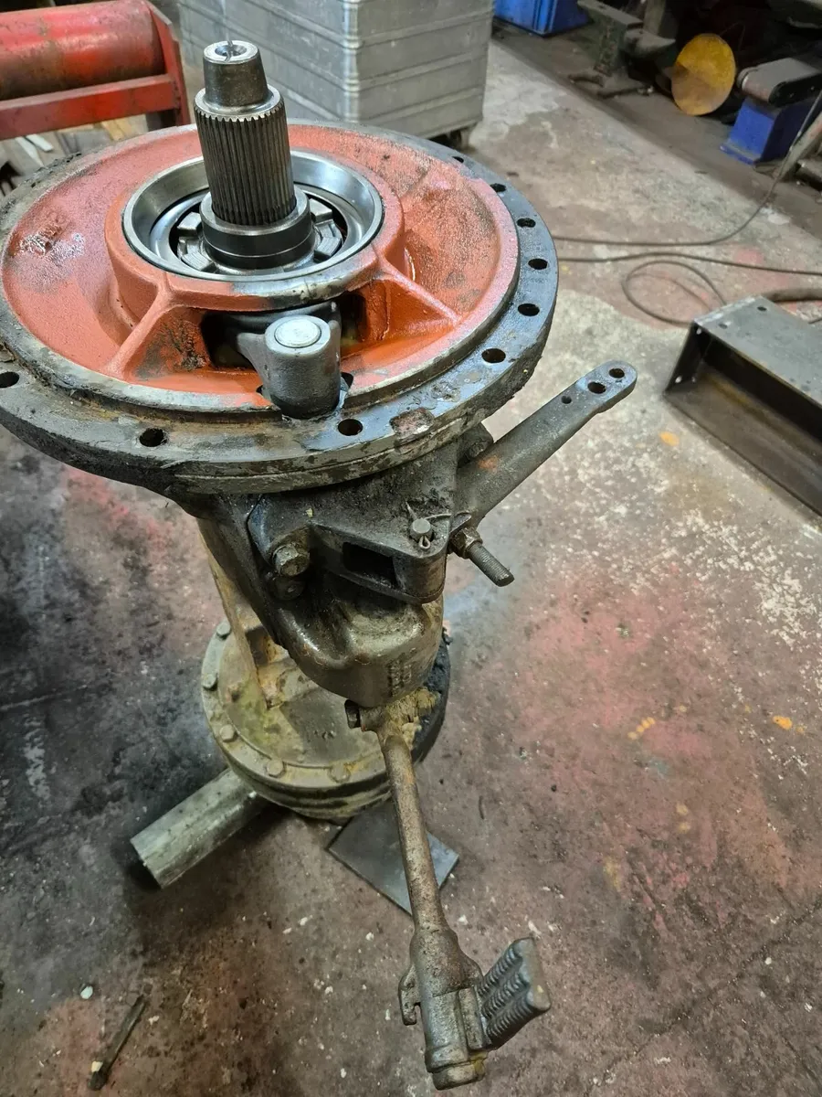 Massey Ferguson 165 Round axles. RH and LH - Image 2