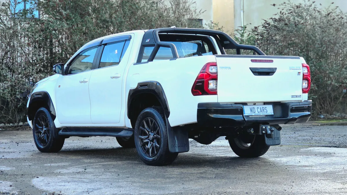 2022 Toyota Hilux Auto GR 2.4 Diesel - Image 3