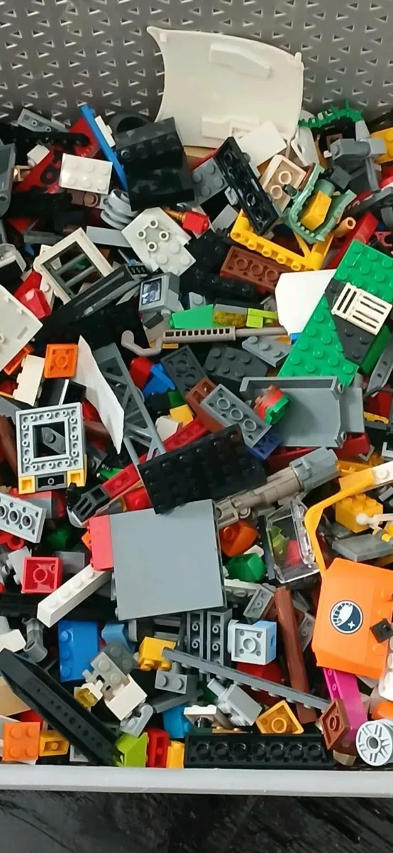LARGE BOX OF LEGO - Image 2