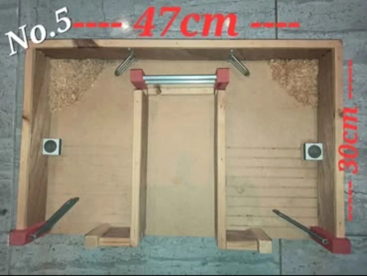 Small Farm Yard with cubicles, crush, seperate pen