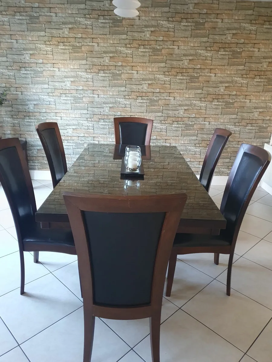 Table and 6 chairs - Image 1