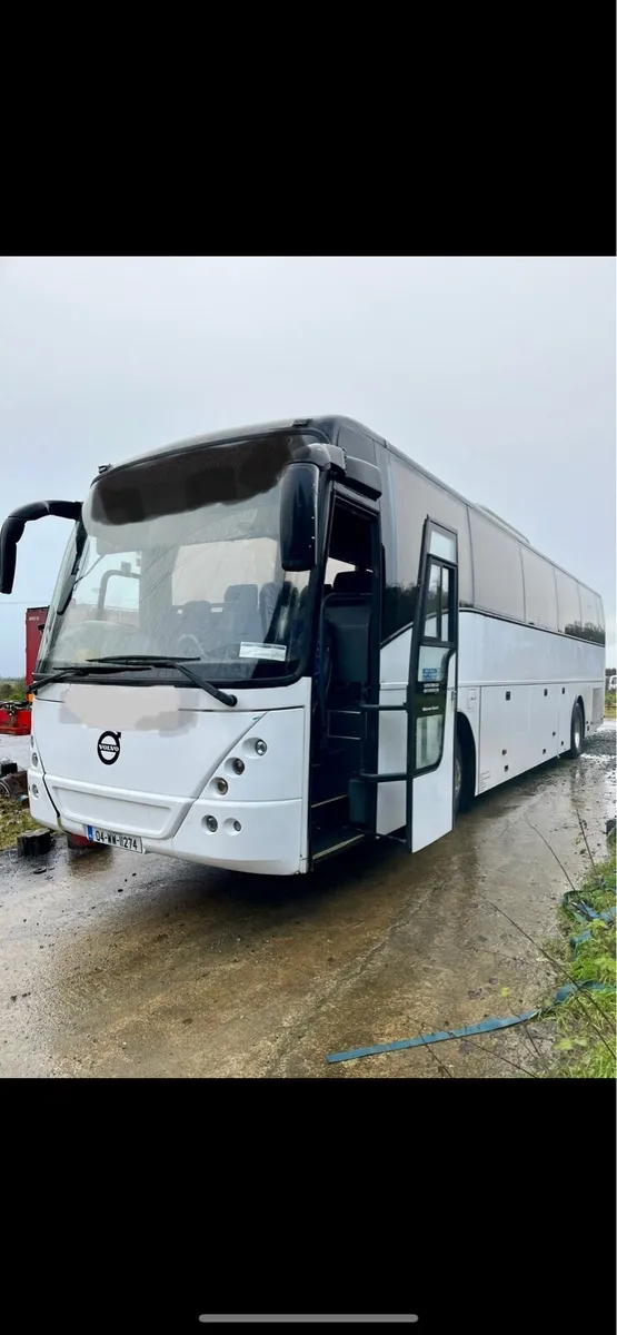 Volvo coach / breaking - Image 1