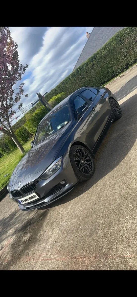 BMW 320d - Image 1